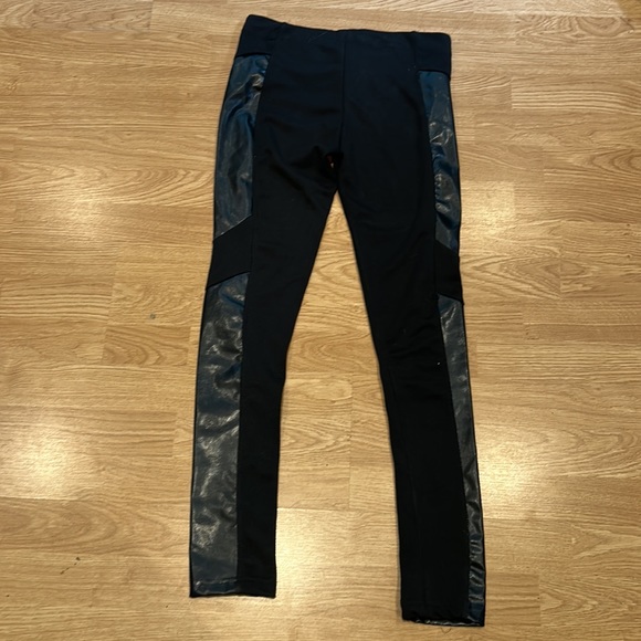 Fancy Black Leggings - Picture 3 of 6